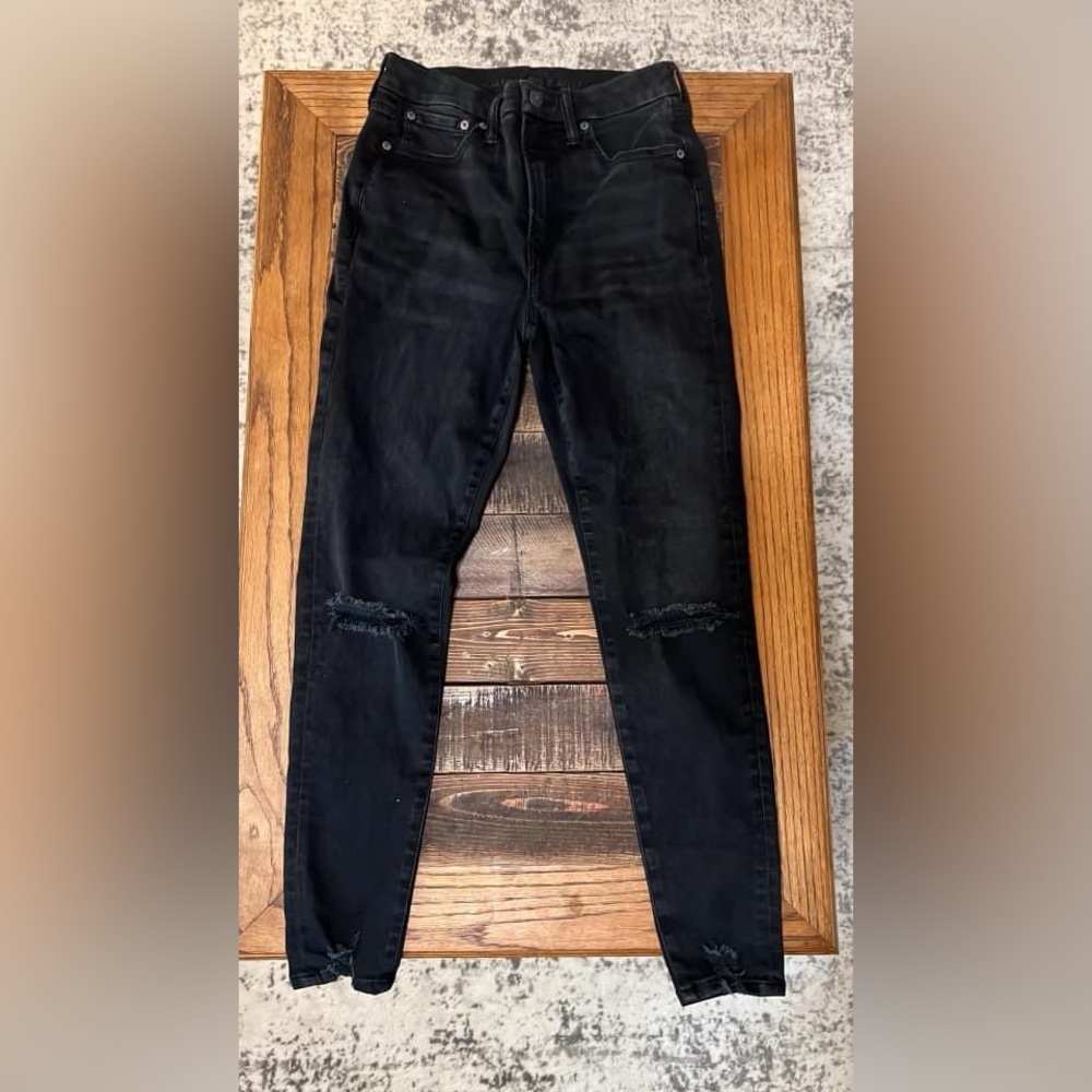 American Eagle 
Size 8 - Luxe Stretch